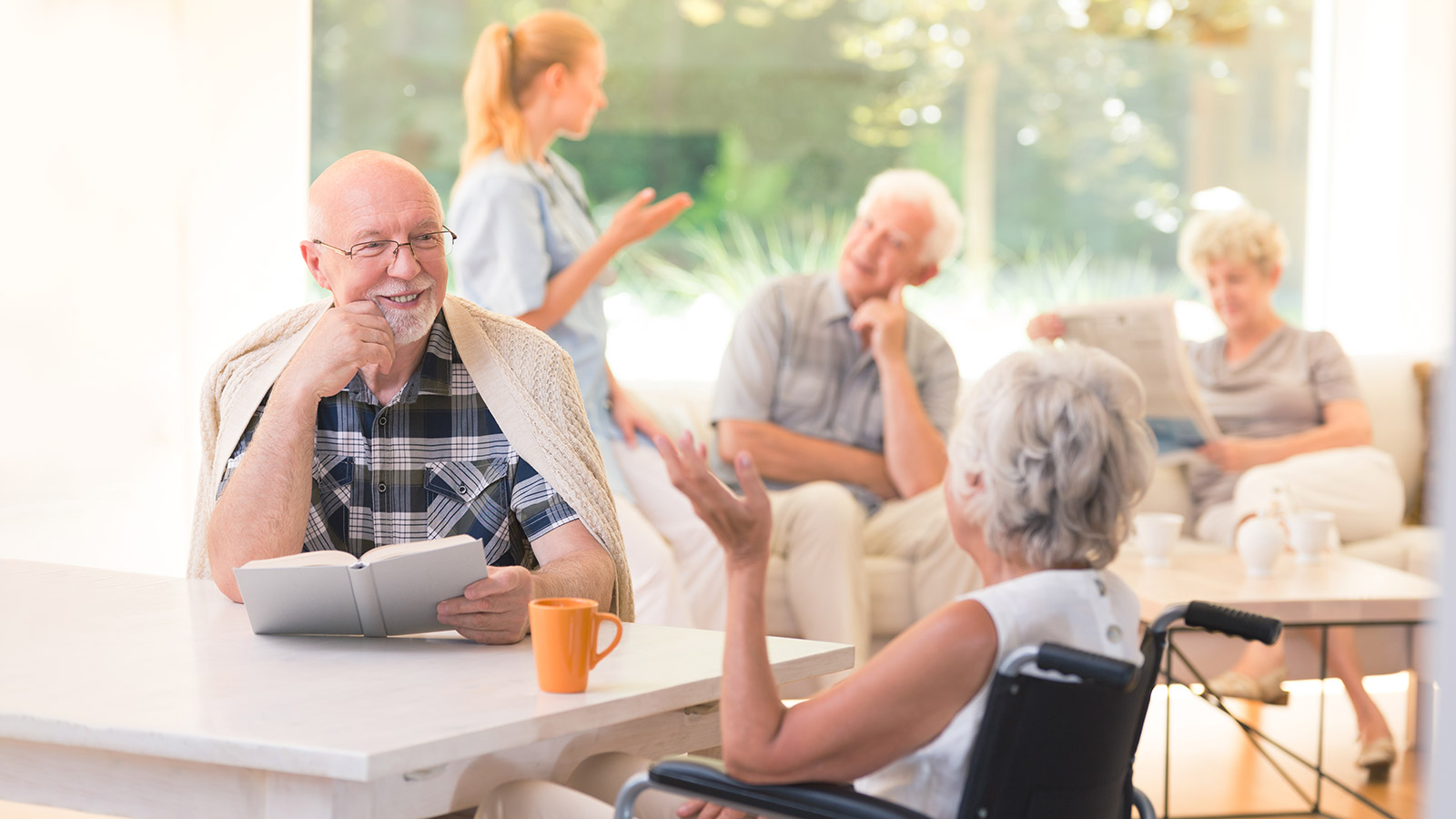 la vida en las residencias de mayores examinada por los familiares